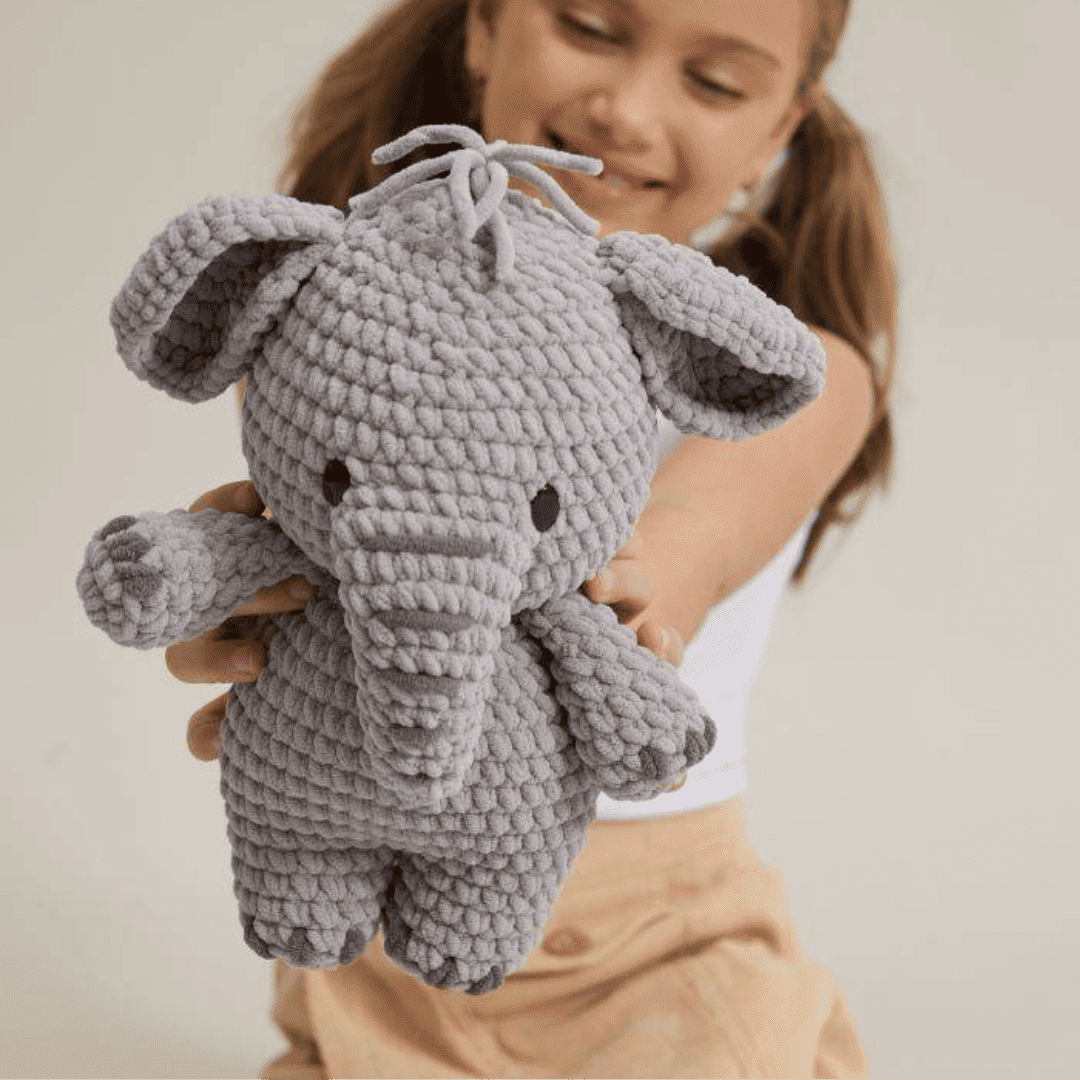 Amigurumi Amarelo Claro Chenille Circulo - 7072 Centeio - R - Ariel Malhas | Universo do Artesão